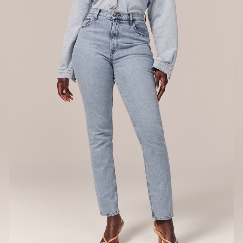 Abercrombie & Fitch Curve Love Ultra High Rise Slim Straight Jeans
